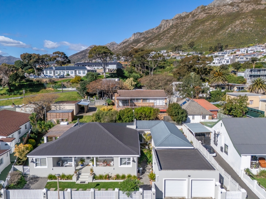 4 Bedroom Property for Sale in Gordons Bay Village Western Cape